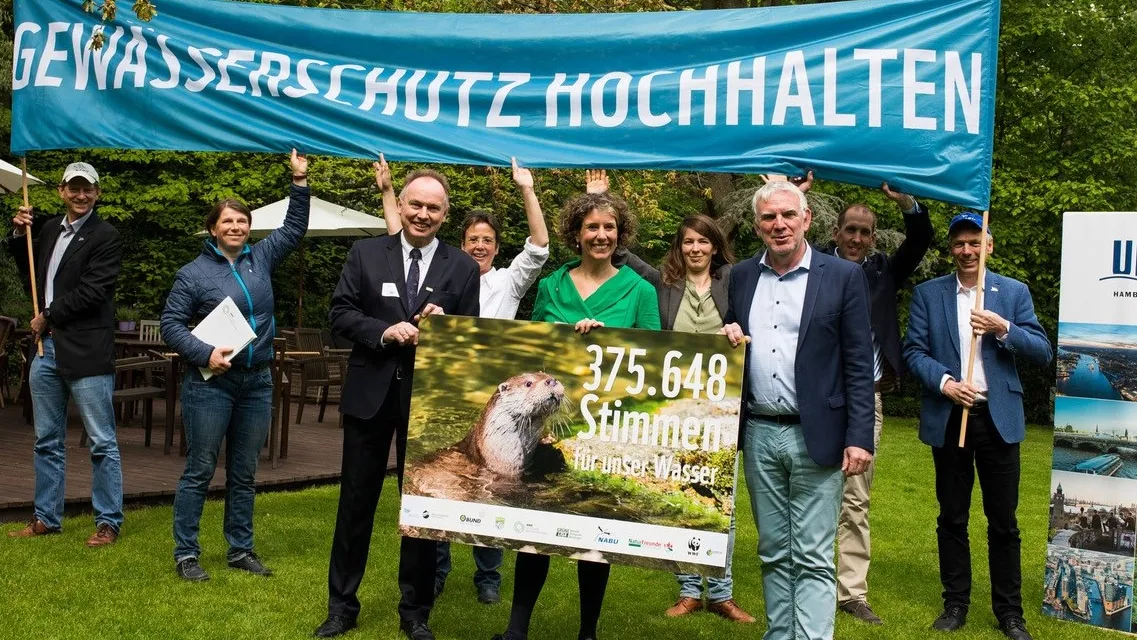 Gewaesserschutz_UEbergabe_Unterschriften__c_M.Schaefer__003_